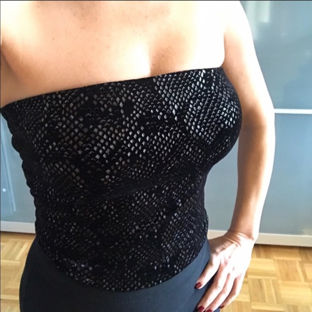 Elegant and sexy Python print tube top